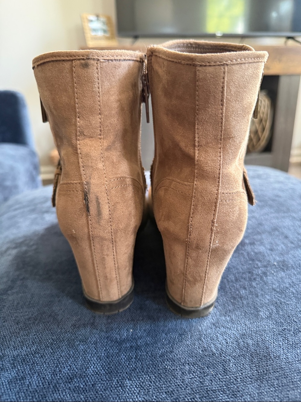 Unisa SZ 8 1/2 tanSuede Wedge Ankle Boots. Side zip 3” covered wedge. Good condi - Picture 3 of 6